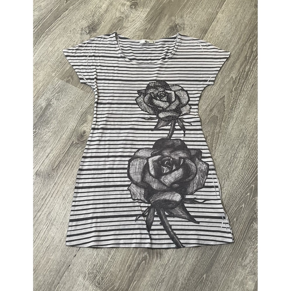 Papaya Shirt Women's M Y2K Graphic Tee Rhinestone Grey